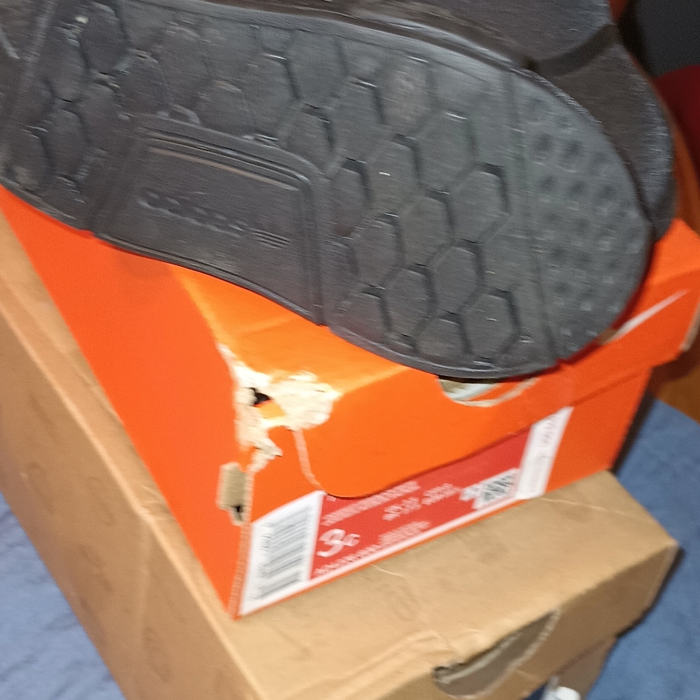 Boys Adidas shoes - Picture 5 of 5